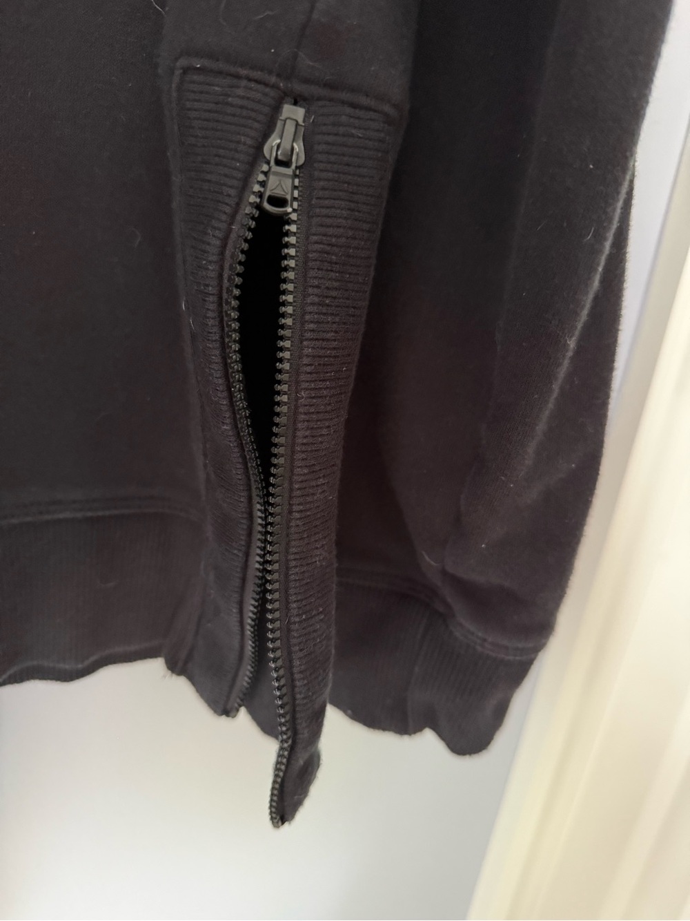 Reebok Black Crewneck Sweatshirt with White Logo - Picture 3 of 6